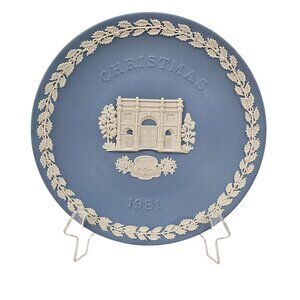 Vintage Wedgwood Collector Plate Marble Arch Christmas Blue Jasperware 1981
